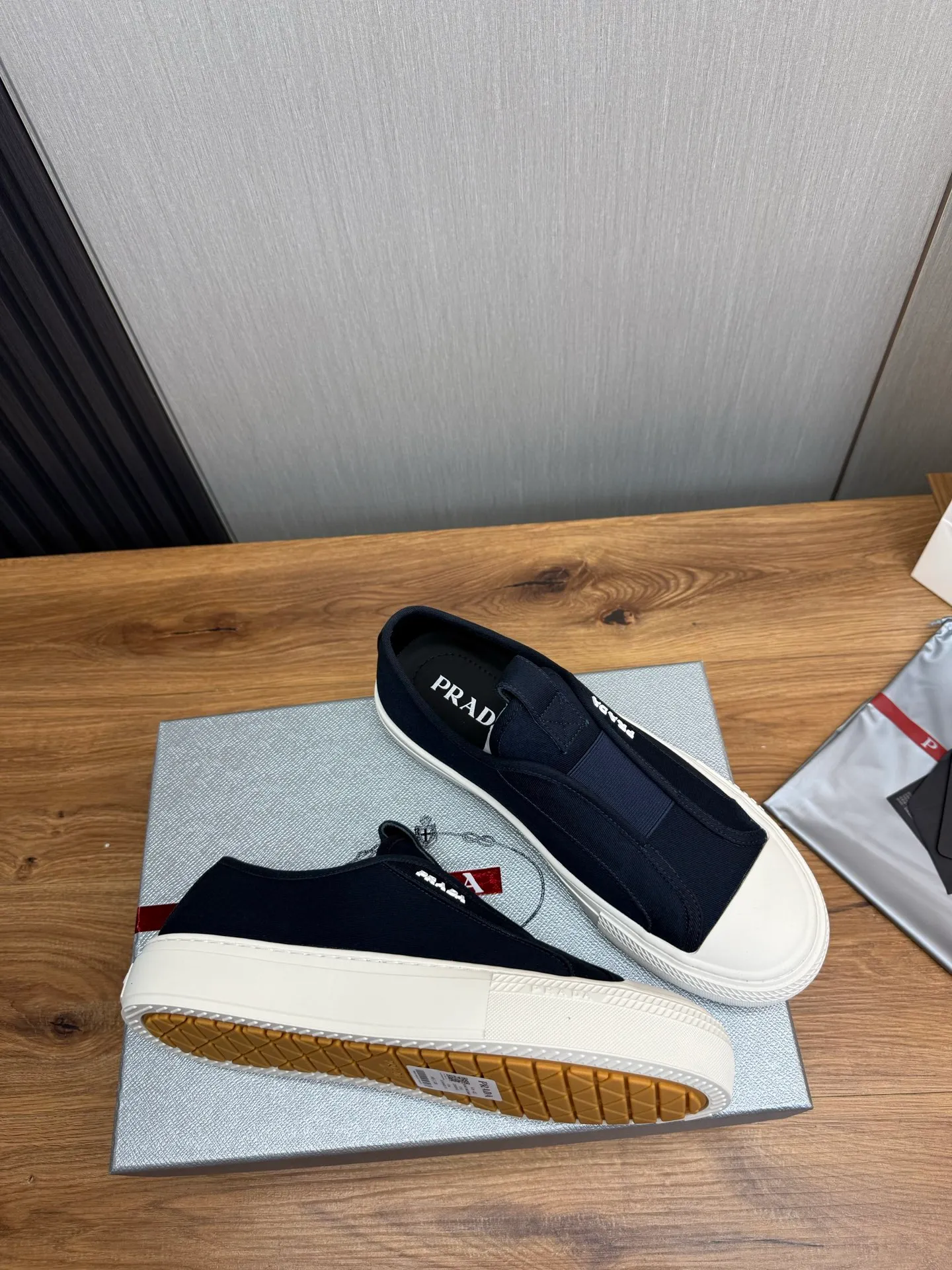 Men's shoes 560💰 [PRADA] Popular canvas shoes in the men's shoe counter, synchronized with the official website, 1 high-quality shipment ✔️Original canvas + cowhide lining, 1🆚1 replica, original sole, 38-45 (45 customized, non-refundable)
